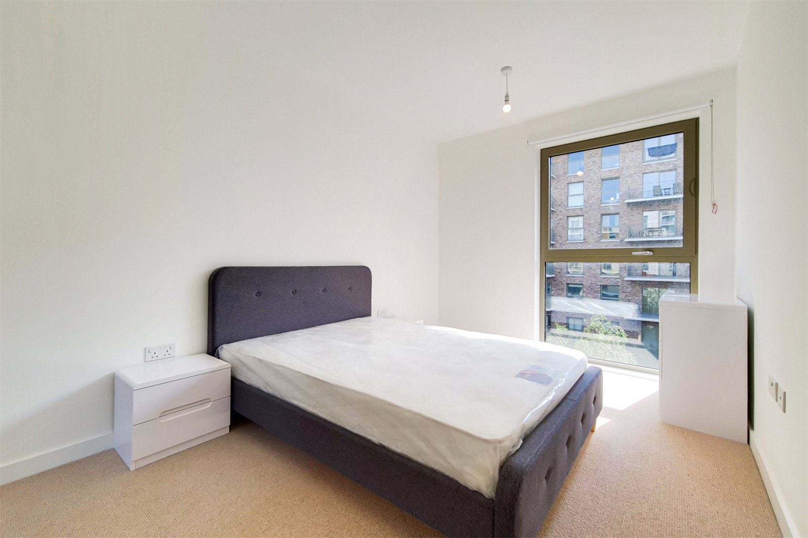 Flat Atlantis Avenue in Greater London