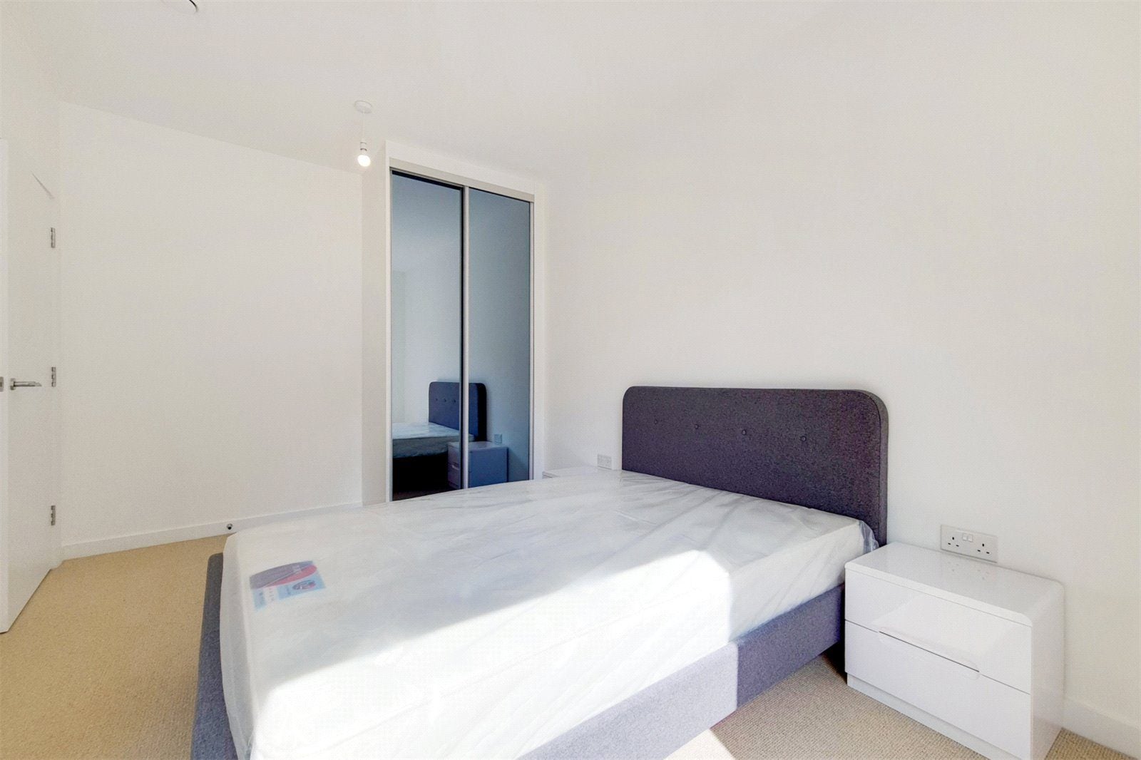 Flat Atlantis Avenue in Greater London