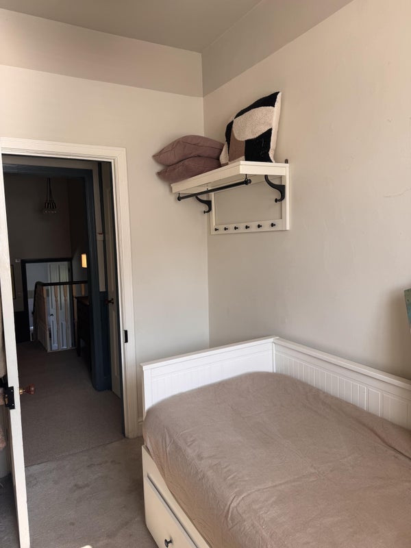 Room Hollins Lane in Bury
