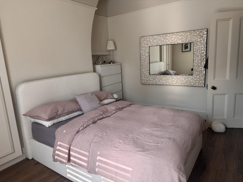 Room Hollins Lane in Bury