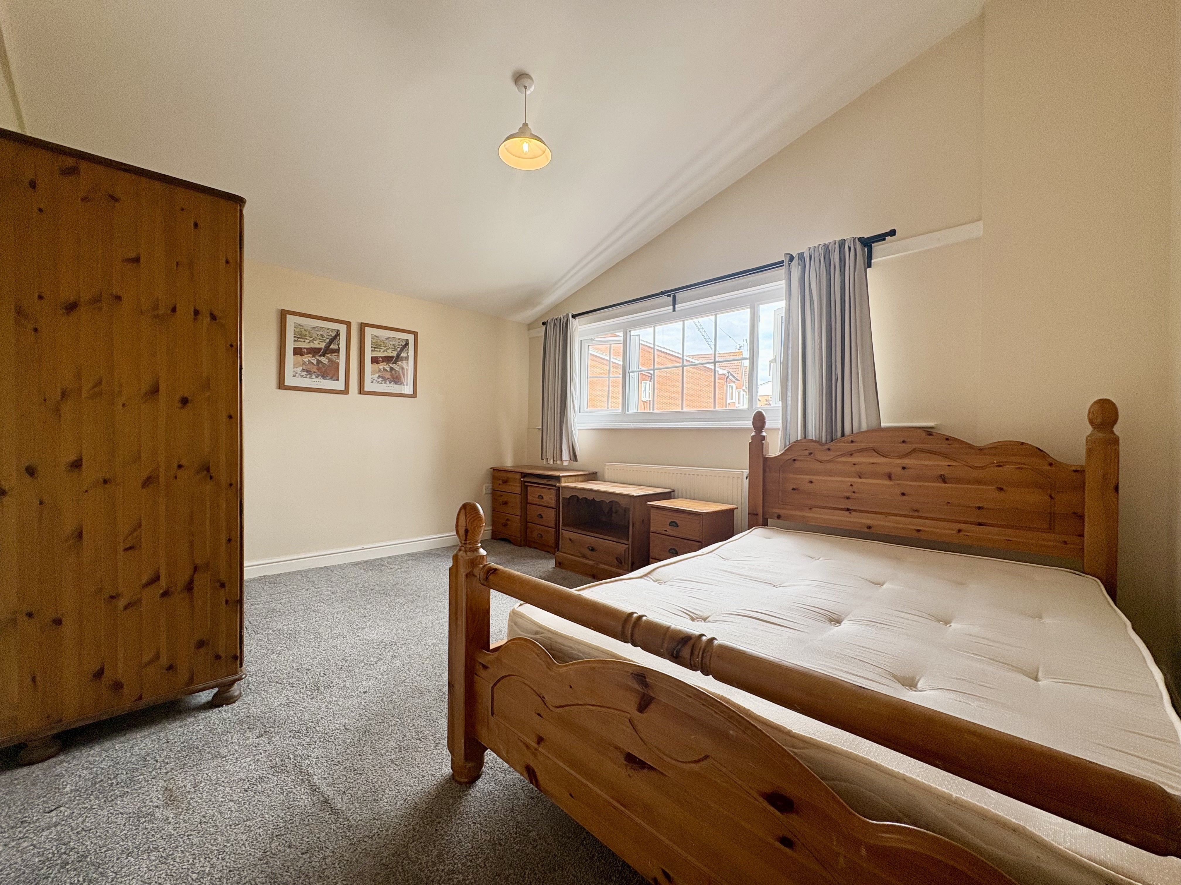 Room Phoenix Place in Dartford