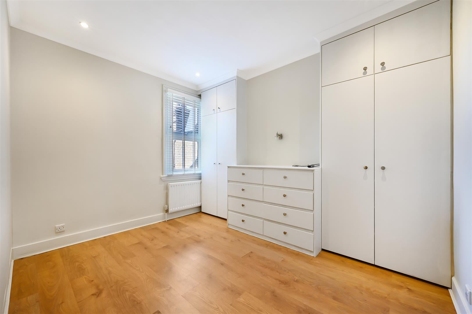 Flat Kingston Road in Greater London