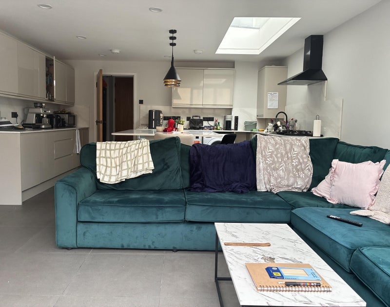 Room Rhymney Street in Cardiff