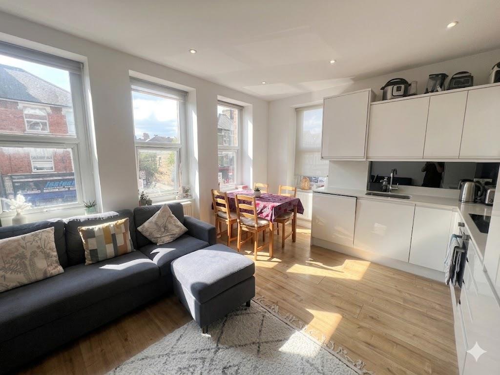 Flat Regent's Park Road in Greater London