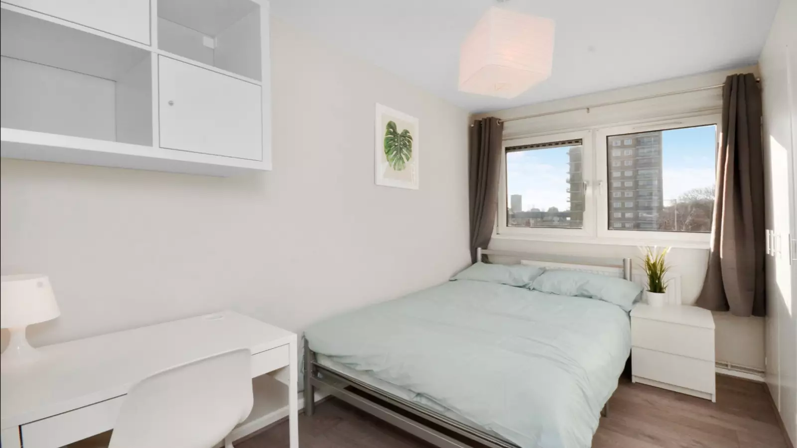 Flat Byng Street in Greater London