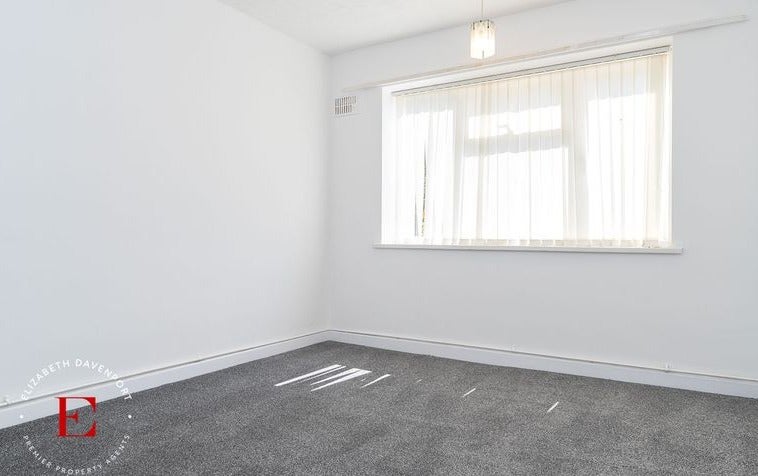Flat Whateley's Drive in Kenilworth