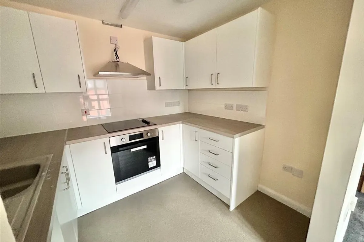 Flat Short Stairs in Nottingham