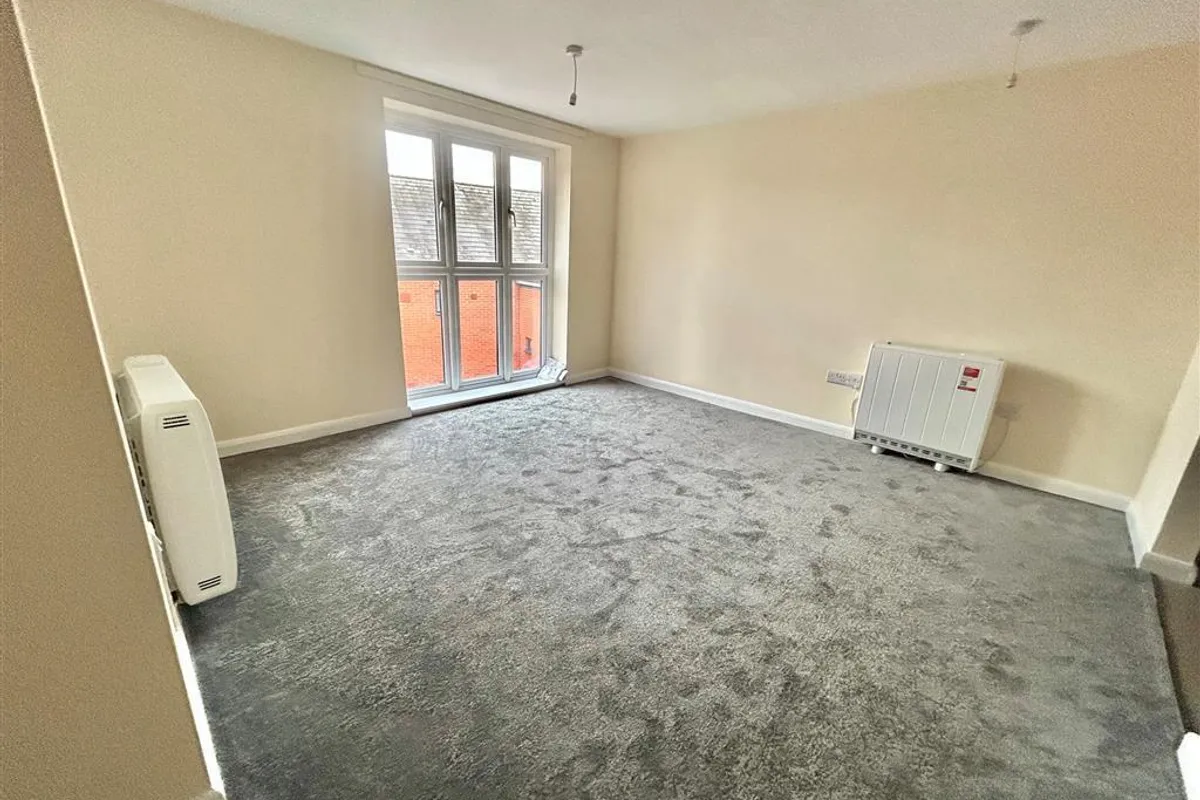 Flat Short Stairs in Nottingham
