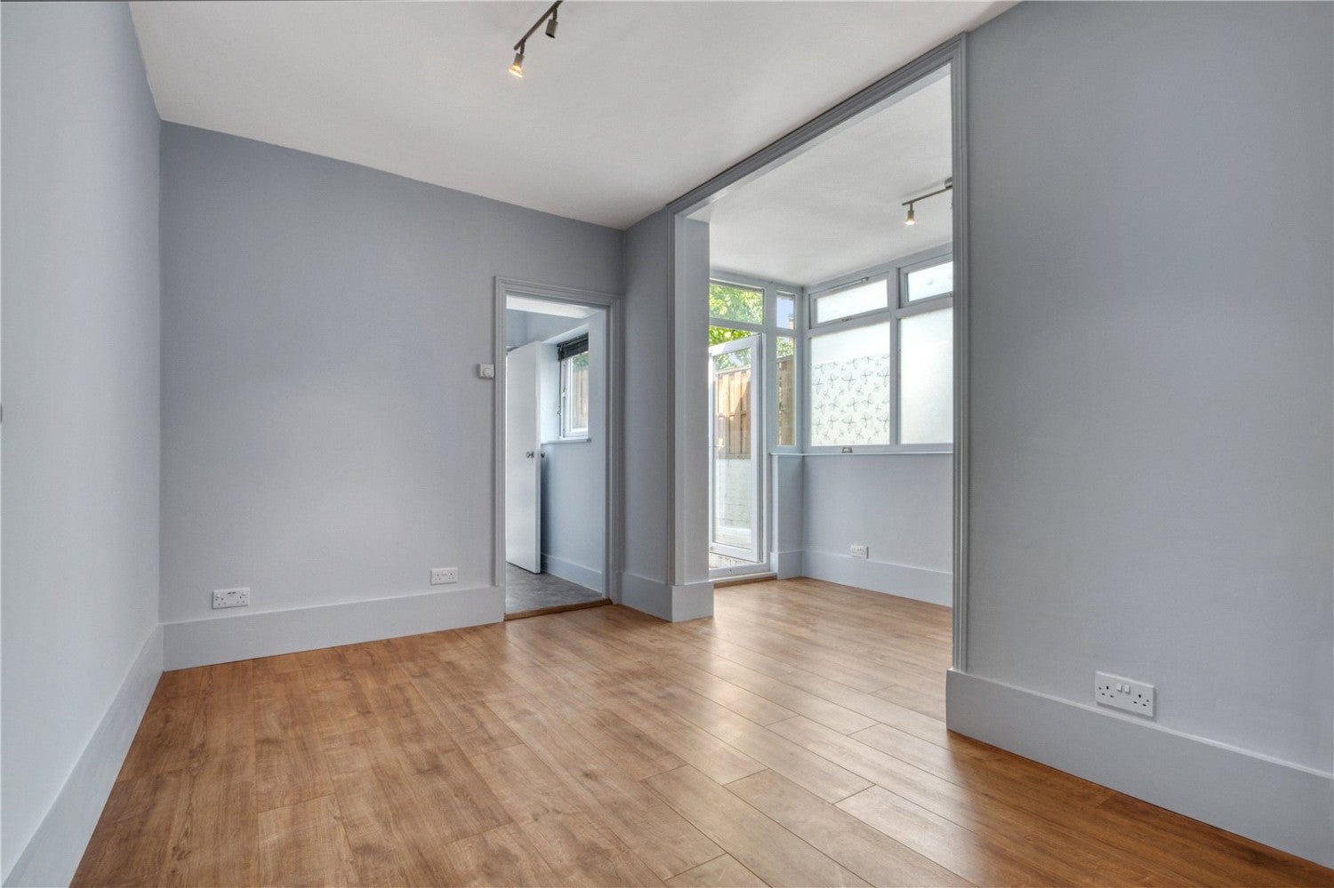 Flat Townsend Road in Greater London