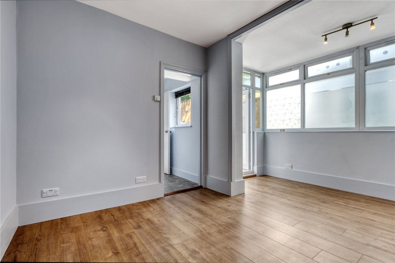 Flat Townsend Road in Greater London