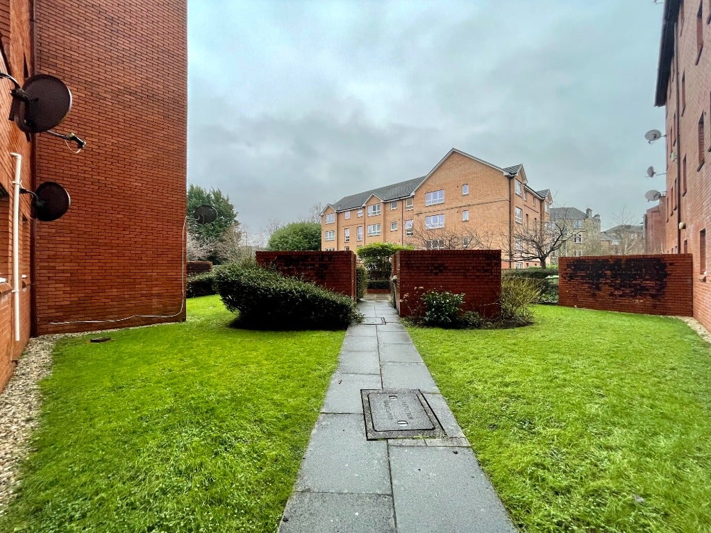 Flat Aikenhead Road in Glasgow