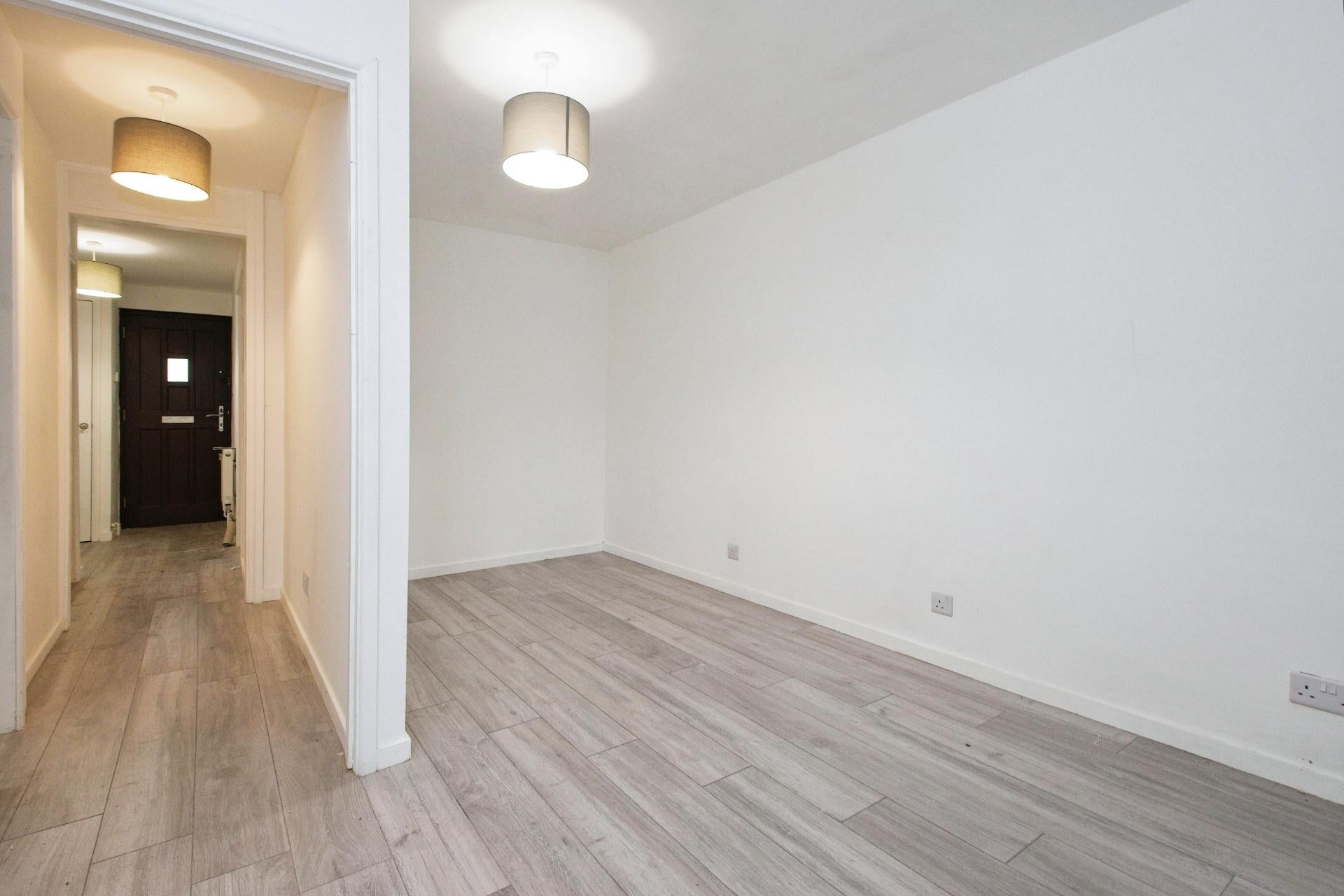 Flat Reeves Road in Greater London