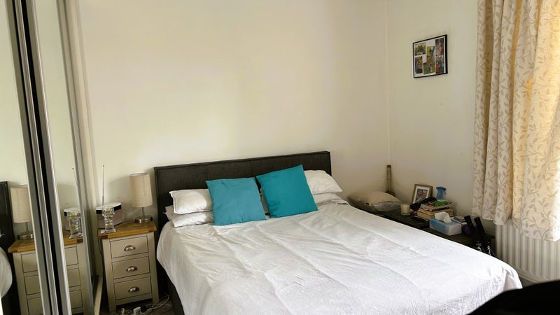 Flat Fairfield Drive in Greater London