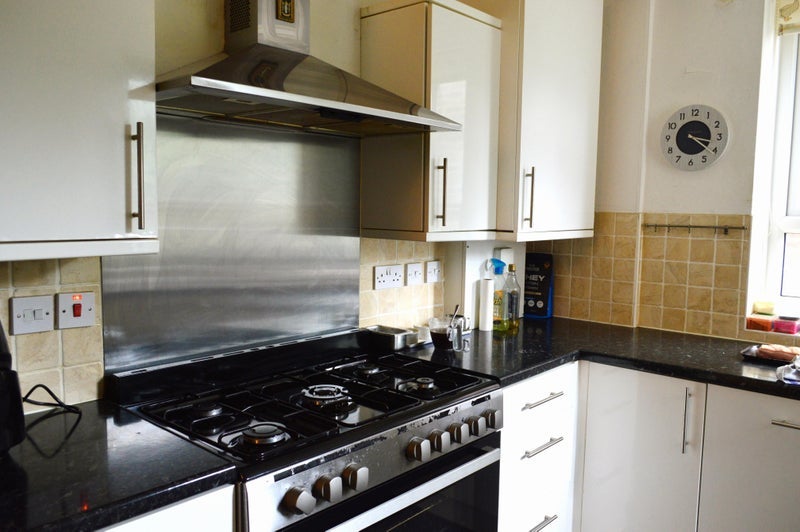 Flat Fairfield Drive in Greater London