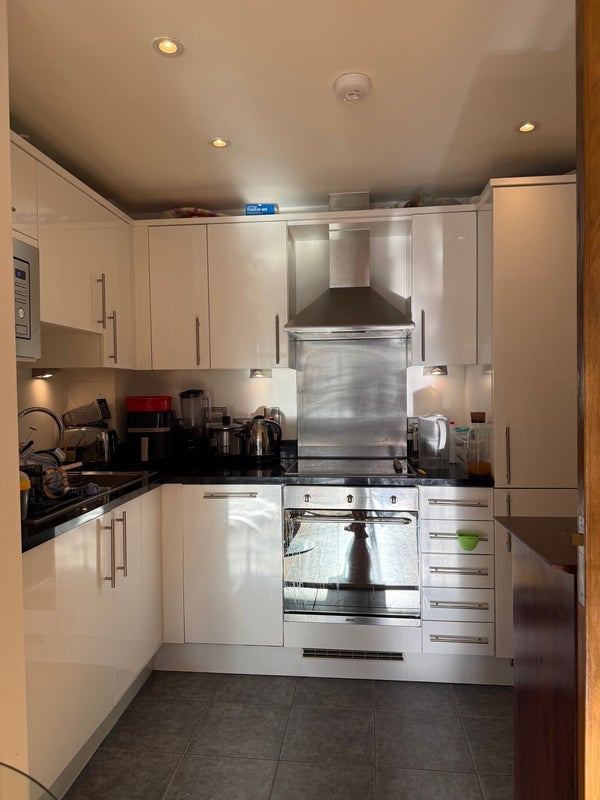 Flat Long Lane in Greater London