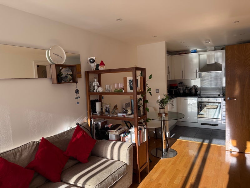 Flat Long Lane in Greater London