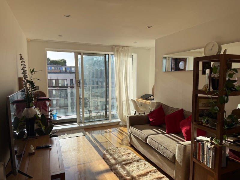 Flat Long Lane in Greater London