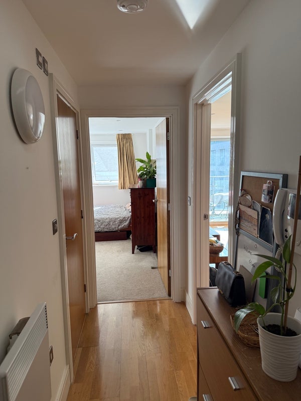 Flat Long Lane in Greater London
