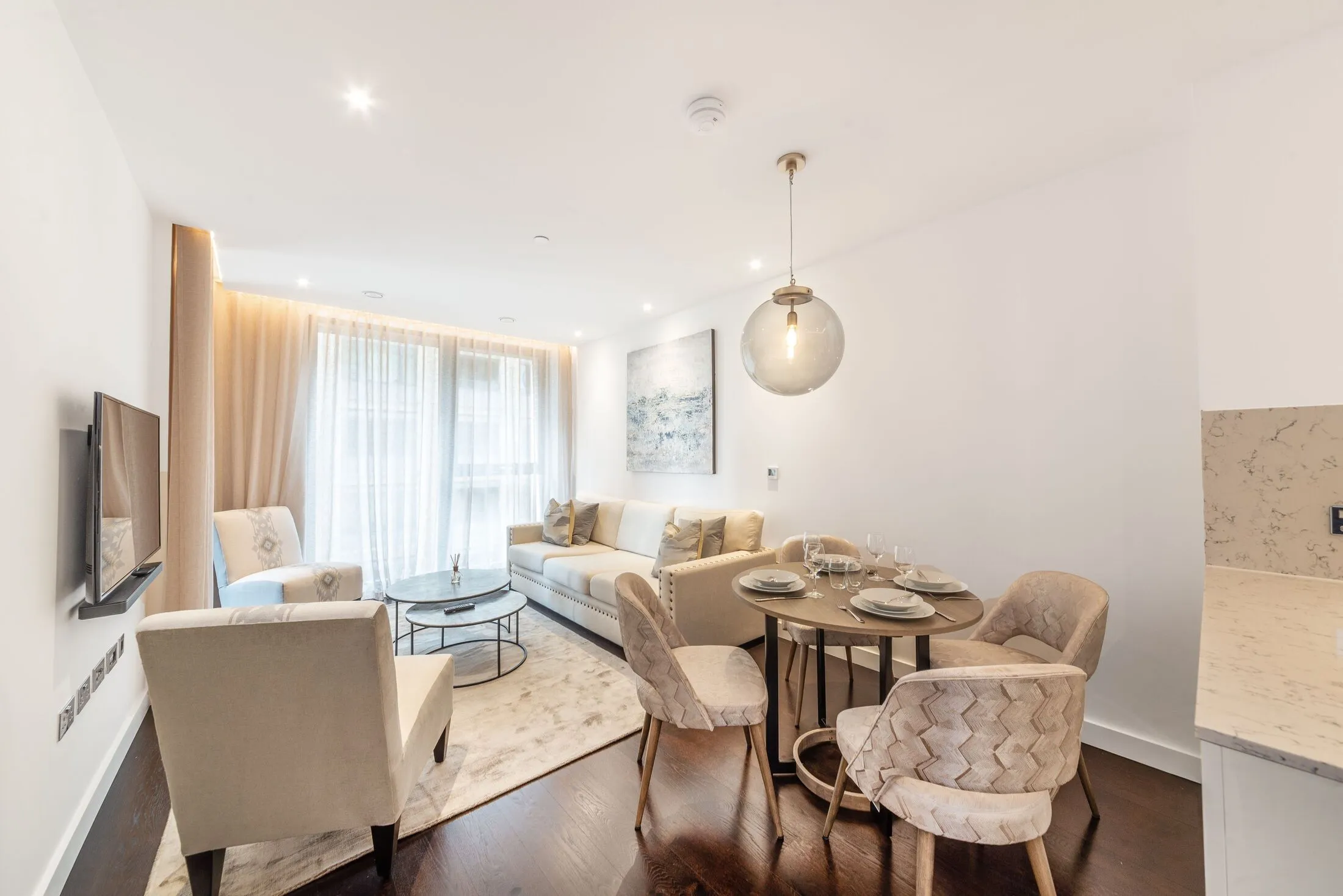 Flat Ponton Road in Greater London