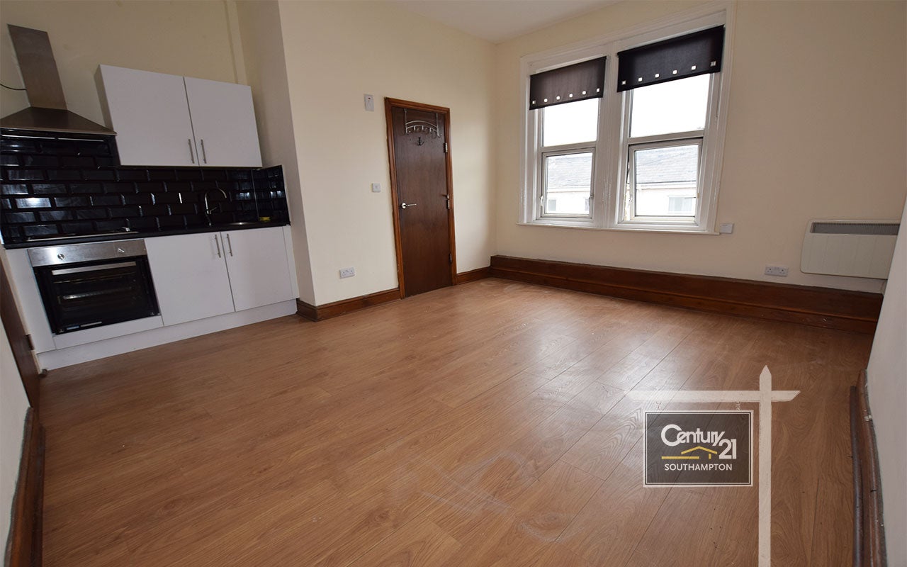 Flat Ancasta Road in Southampton