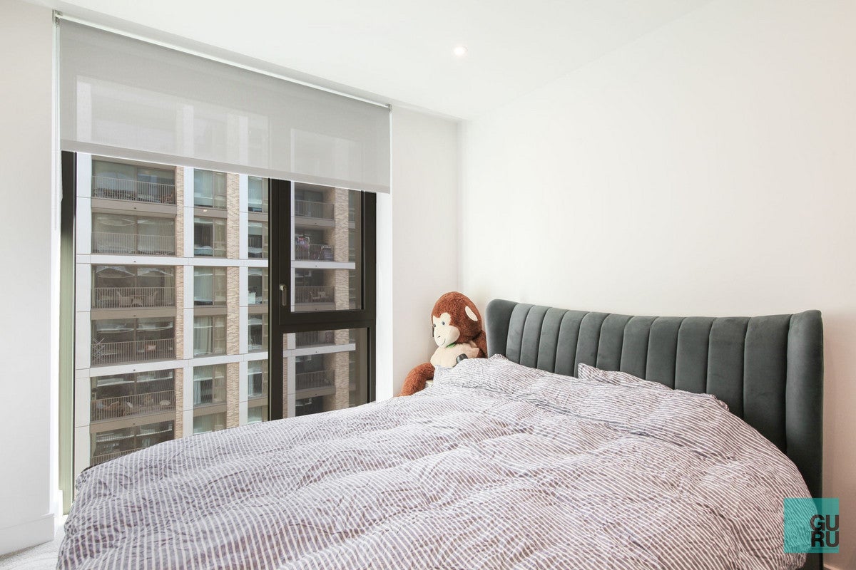 Flat Prince of Wales Drive in Greater London