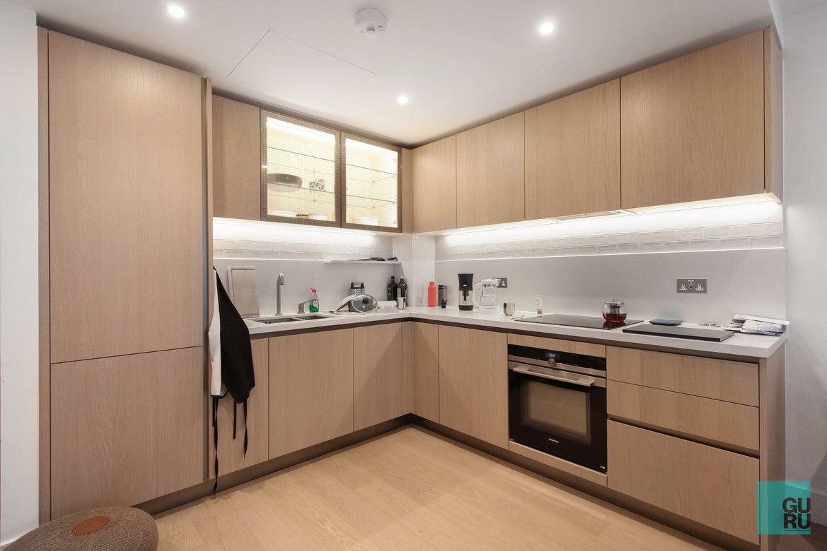 Flat Prince of Wales Drive in Greater London