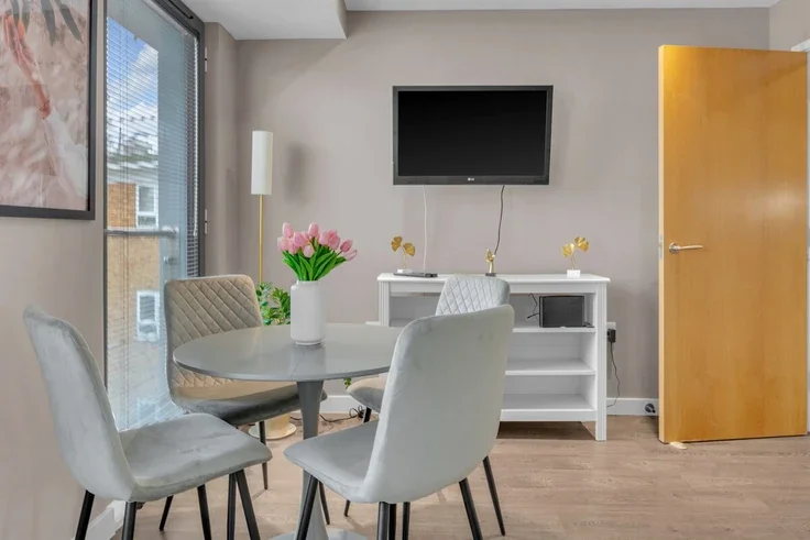 Flat Cherbury Street in Greater London