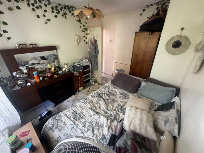 Room Swinford Road in Birmingham
