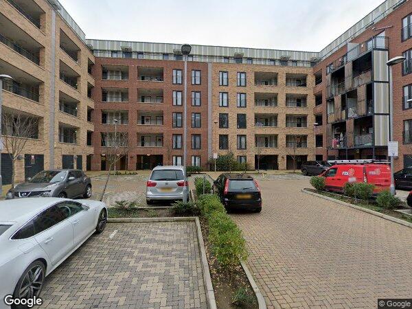 Flat Oldchurch Road in Greater London