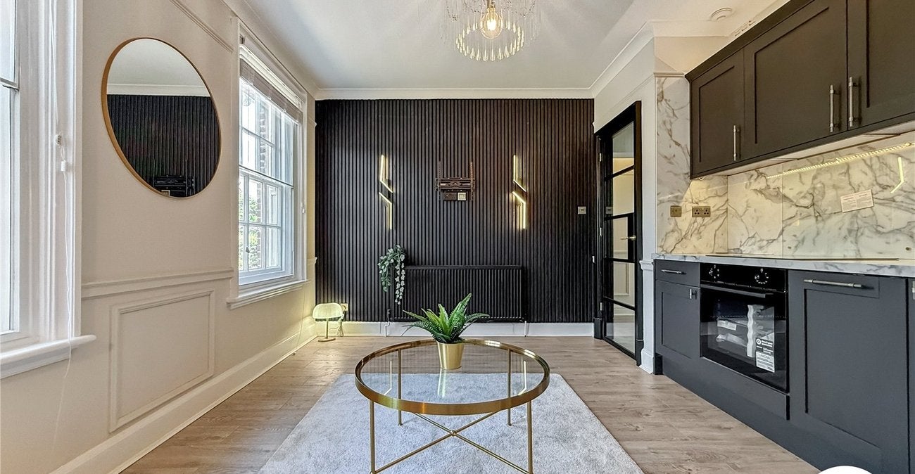 Flat Mottingham Road in Greater London