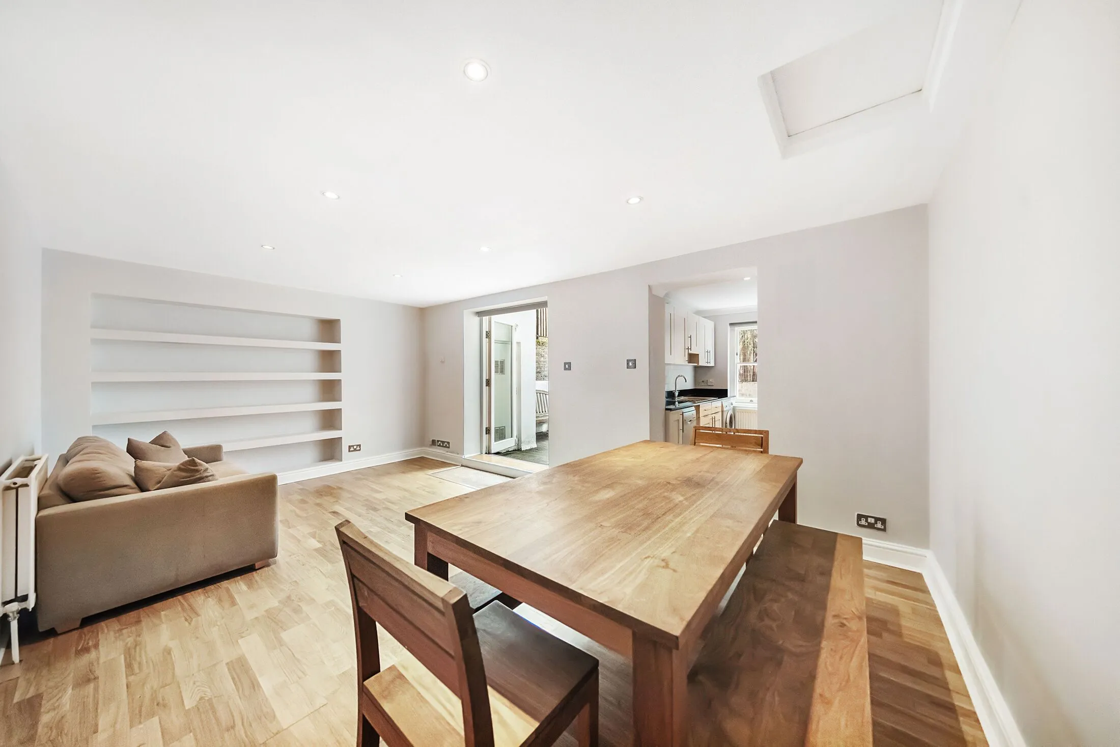 Flat Cornwall Crescent in Greater London
