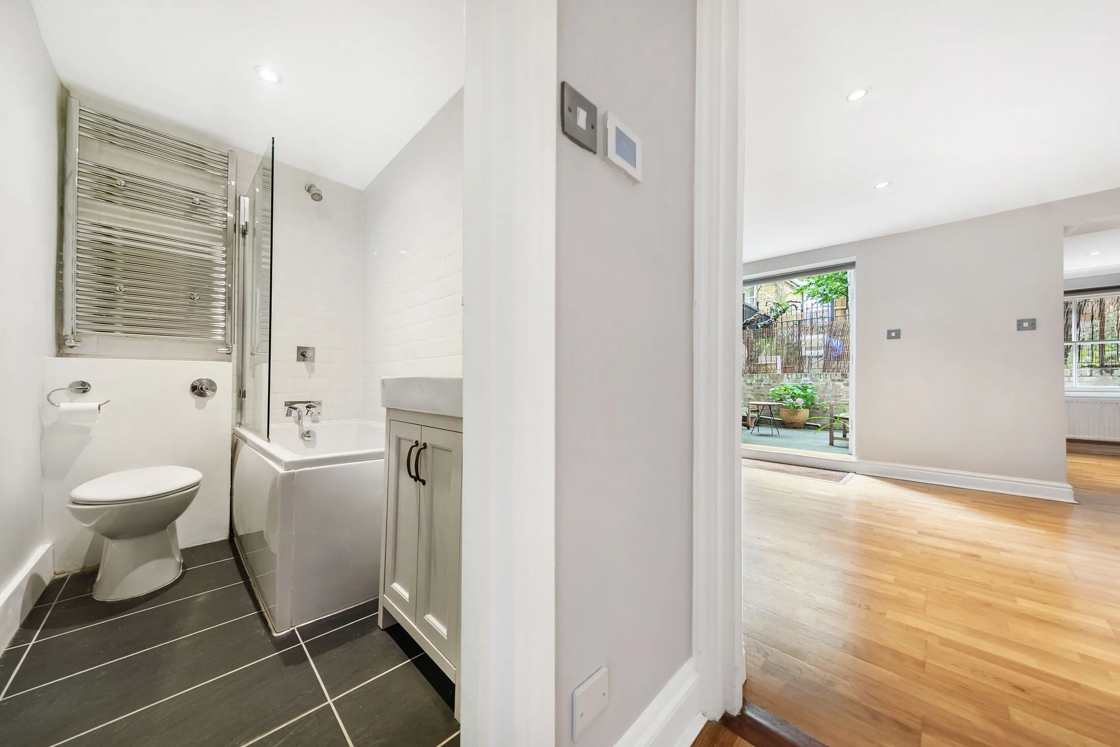 Flat Cornwall Crescent in Greater London
