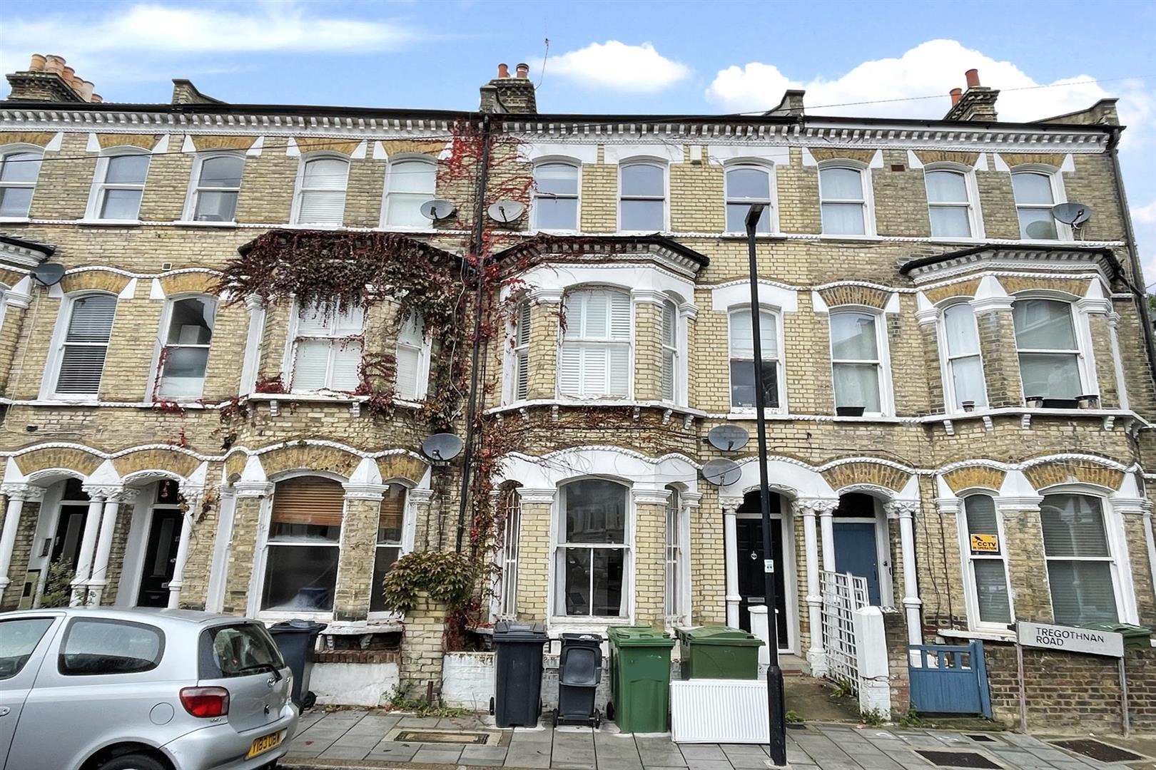 Flat Tregothnan Road in Greater London