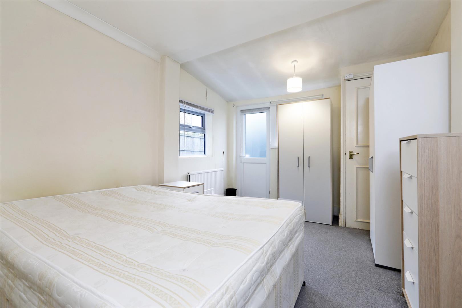 Flat Tregothnan Road in Greater London
