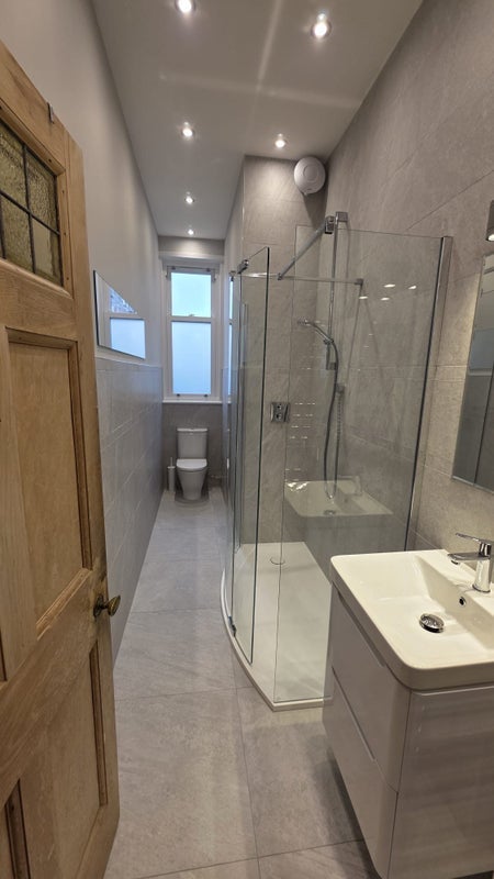 Room Strathfillan Road in City of Edinburgh
