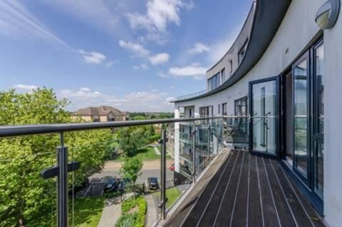 Flat Oakleigh Road South in Greater London