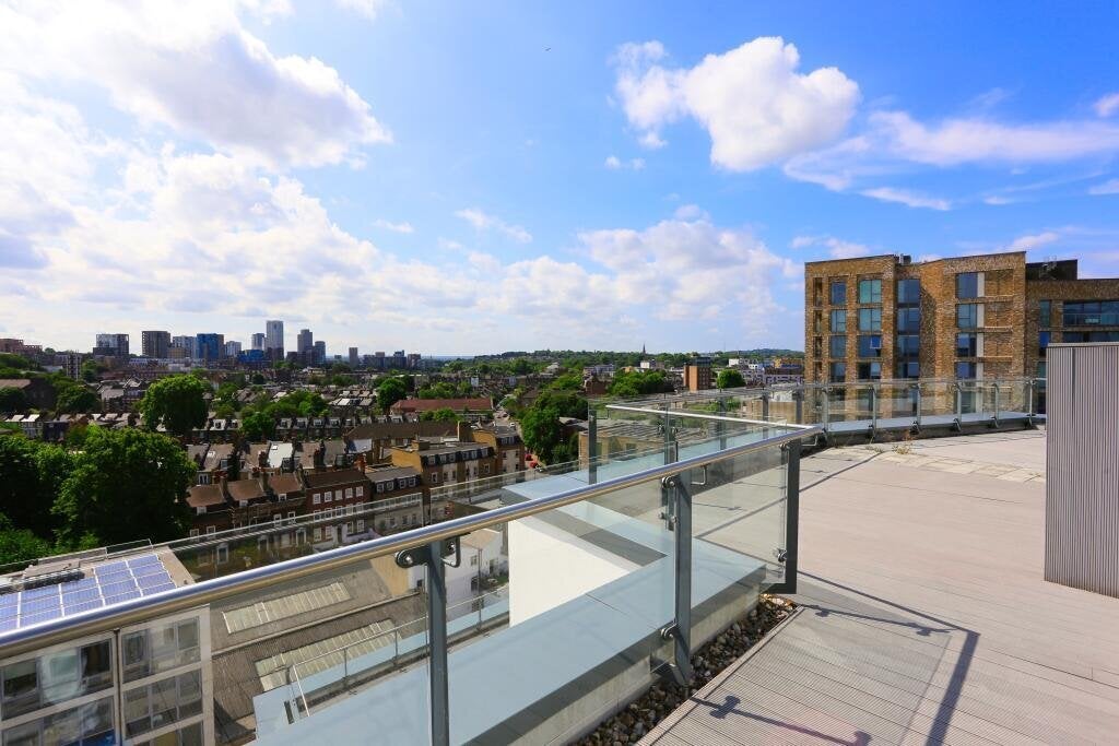 Flat Greenwich High Road in Greater London