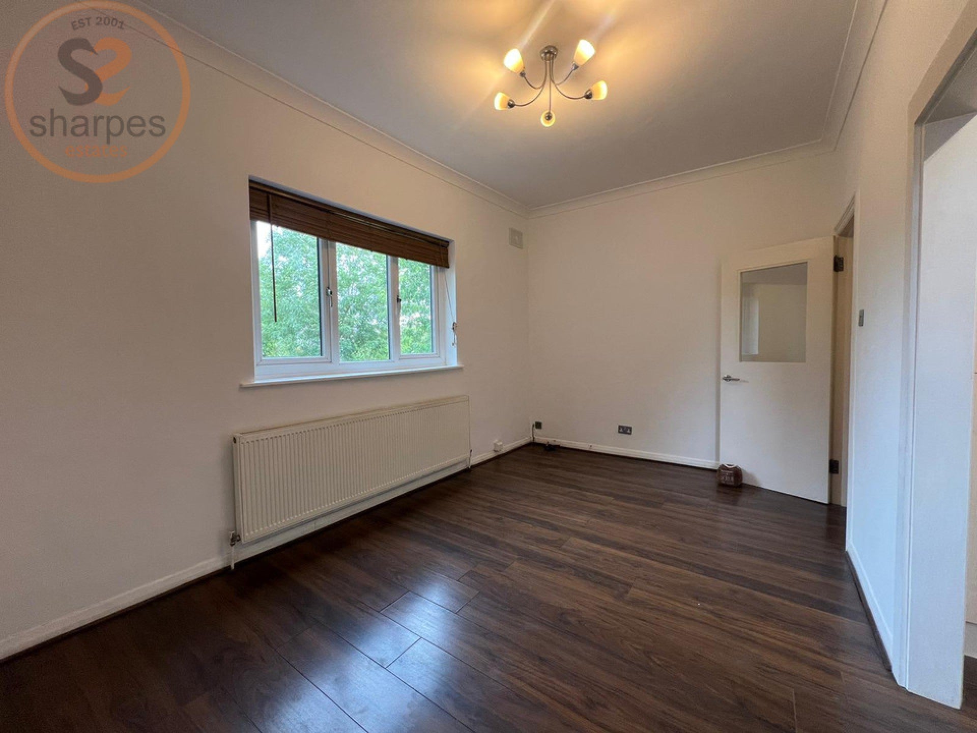 Flat Coombe Lane in Greater London
