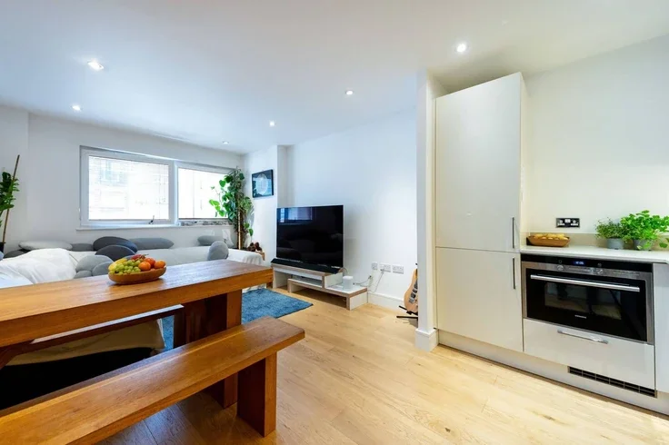 Flat Skerne Road in Greater London