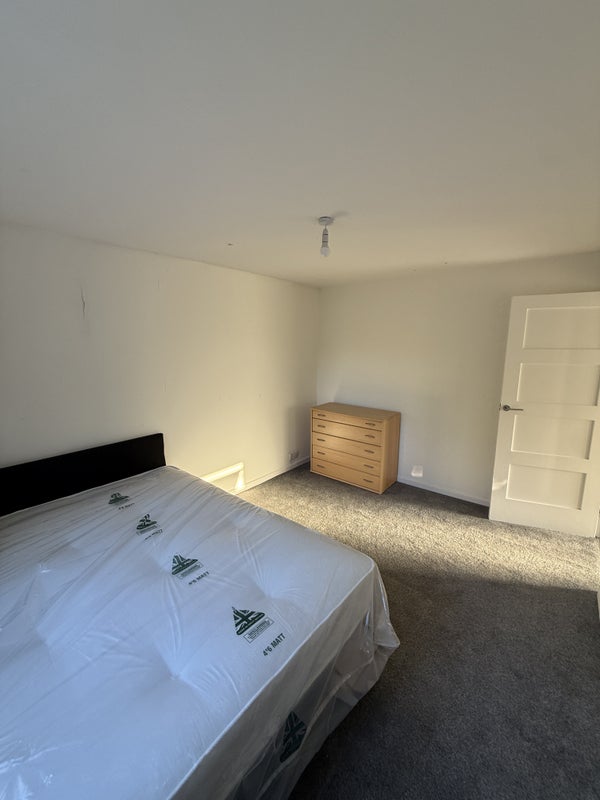 Room Merseybank Avenue in Manchester