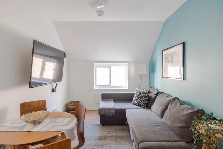 Flat Grafton Mews in Greater London