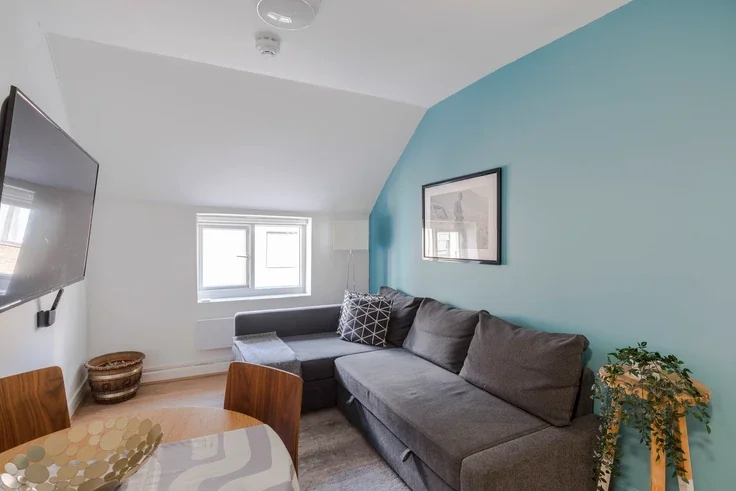 Flat Grafton Mews in Greater London