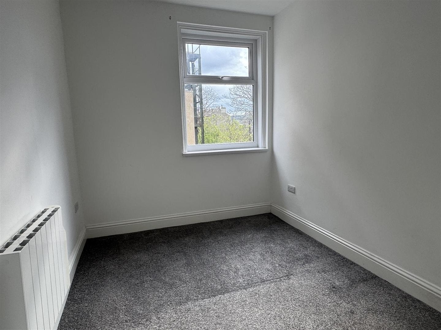 Flat Cambridge Terrace in Scarborough