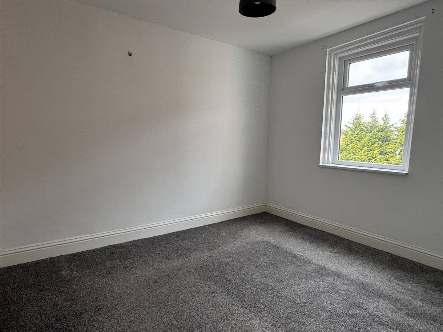 Flat Cambridge Terrace in Scarborough