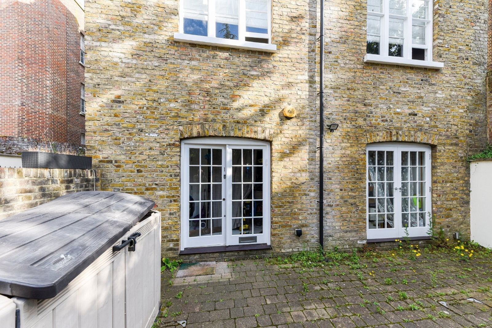 Flat Pond Street in Greater London