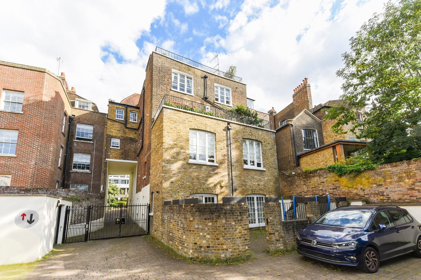 Flat Pond Street in Greater London