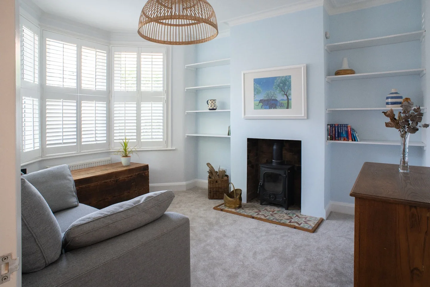 Flat Lloyd Road in Greater London