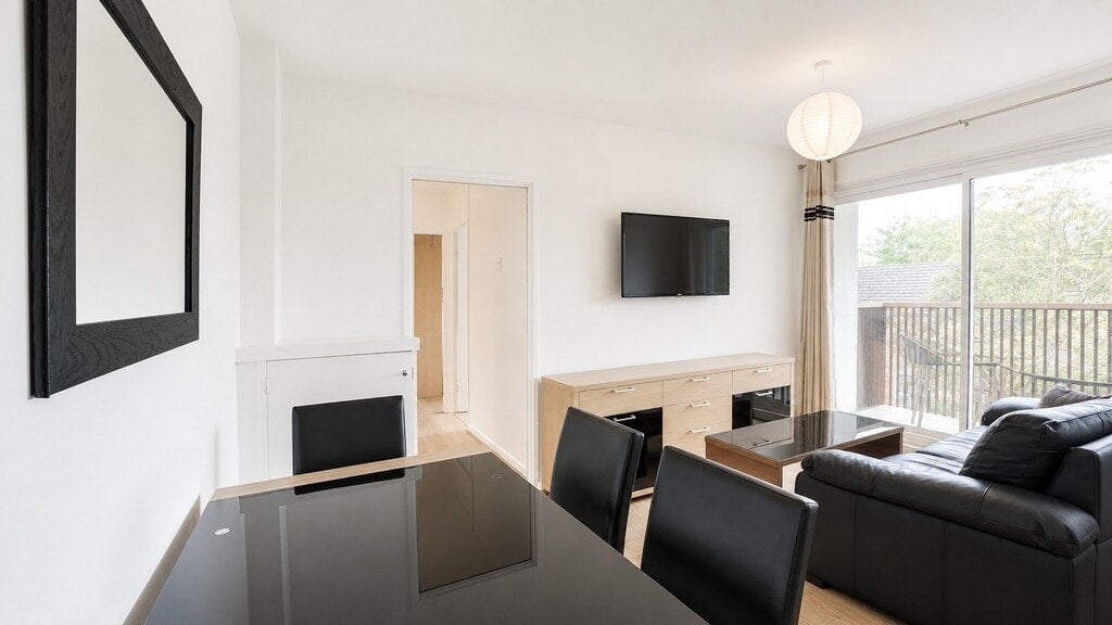 Room Beaumont Square in Greater London