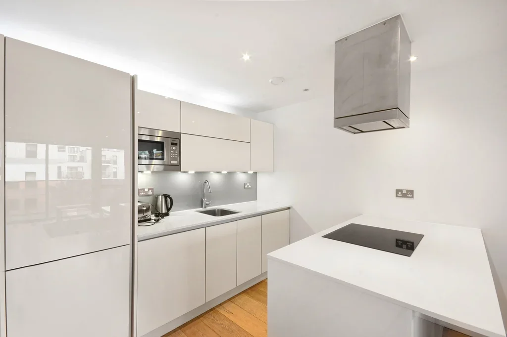 Flat Pomell Way in Greater London