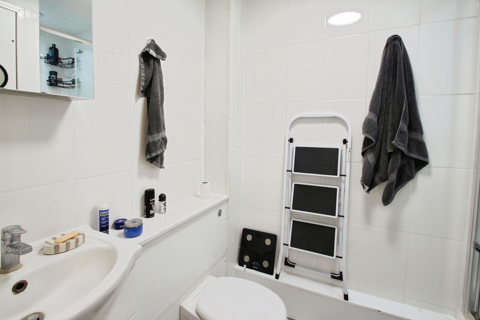Flat Clarkes Drive in Greater London